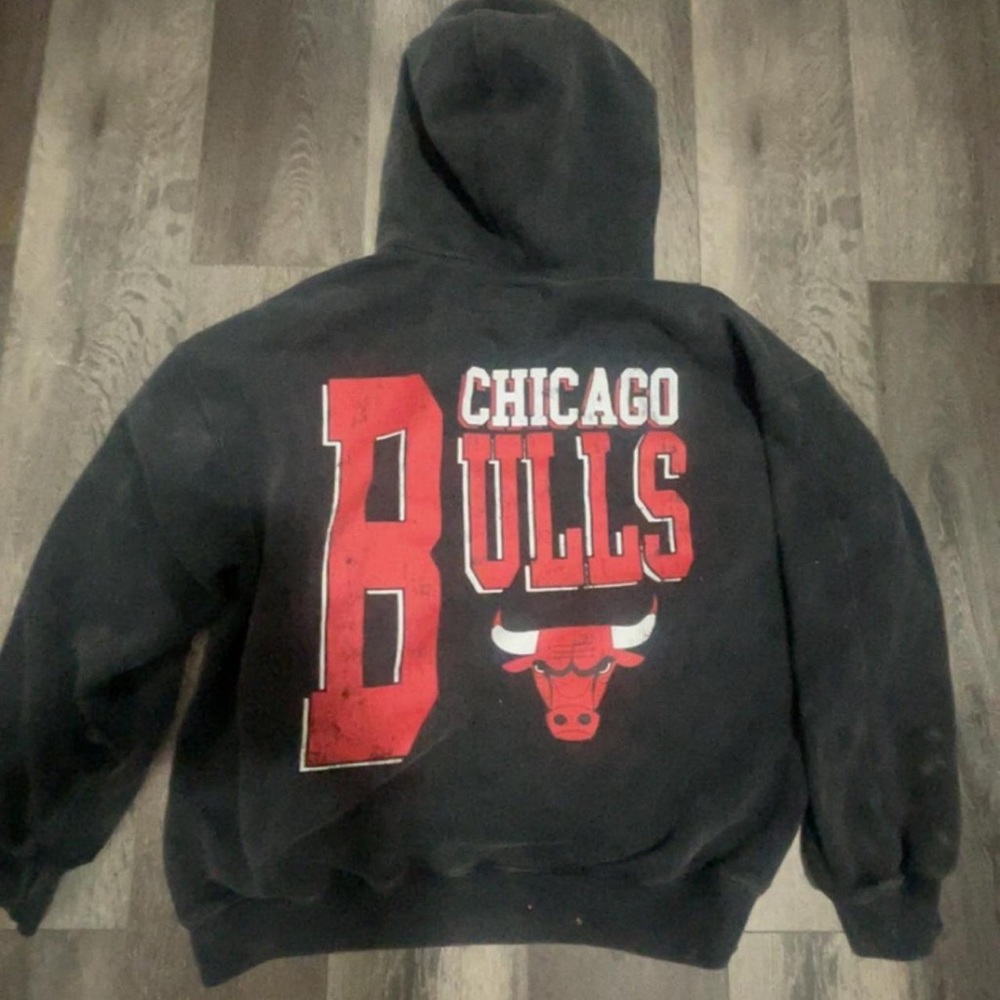 ISO Abercrombie bulls hoodie in men’s xxl